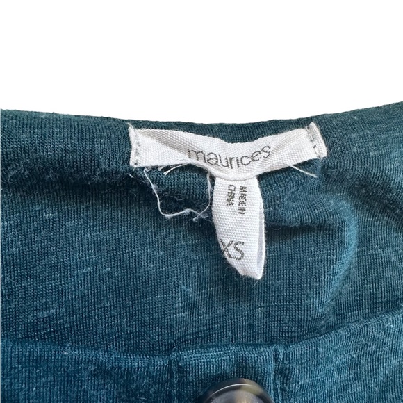 Maurice’s green faux button cap sleeve top spring summer - Picture 2 of 6